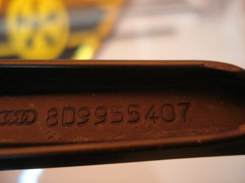 Brazo del limpiaparabrisas trasero AUDI A3 (8L) 8D9955407