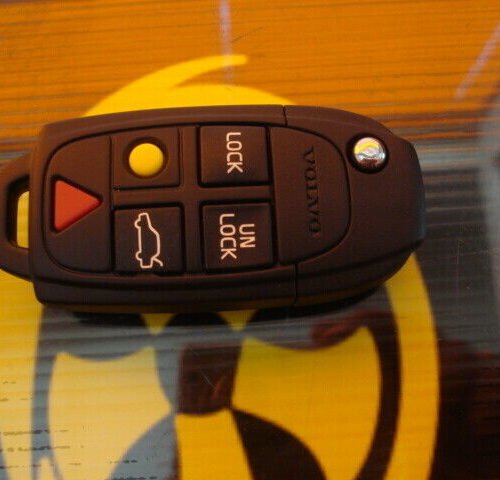 Alojamiento de la llave de control remoto inalámbrico  VOLVO 8666773  PAGF50 CE0