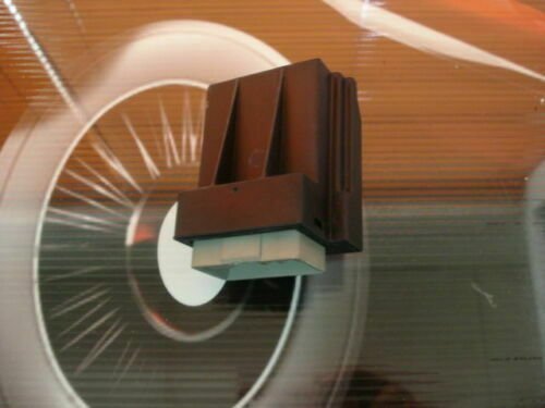 Relé / Relais / Rele / Relay / CHRYSLER Sebring Cabriolet 04606521AC 68832F