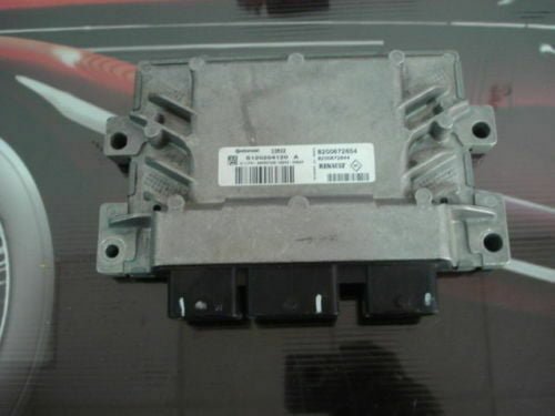 Centralita del motor DACIA SANDERO S120204120A SIM32 8200672654 8200672644