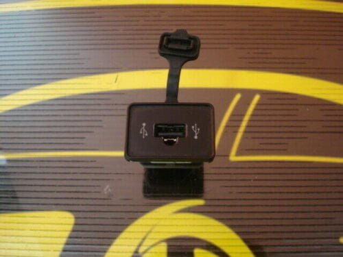 Caja De Guantes USB Socket  FIAT Grande Punto  735429751 A653