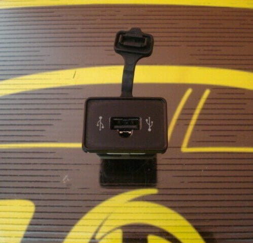 Caja De Guantes USB Socket  FIAT Grande Punto  735429751 A653