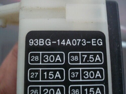 Caja de fusibles / Sicherungskasten / FORD MONDEO 93BG14A073EG 93BG-14A073-EG