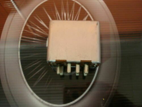 Relé / Relais / Rele / Relay / Mercedes Benz E-CLASS 0335320014