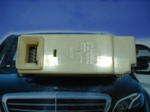 Botonera Elevalunas Mitsubishi Pajero V60 MR445656 OMRON C8DD253M C8D-D253M