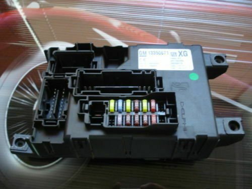 Caja de fusibles / Sicherungskasten / OPEL CORSA D 13350671 13350671XG