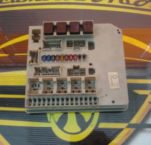 Caja de fusibles Nissan Navara Pathfinder R51 284B6EB30C 04387H02