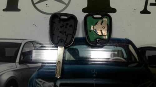 Alojamiento de la llave de control remoto PEUGEOT 73373067B