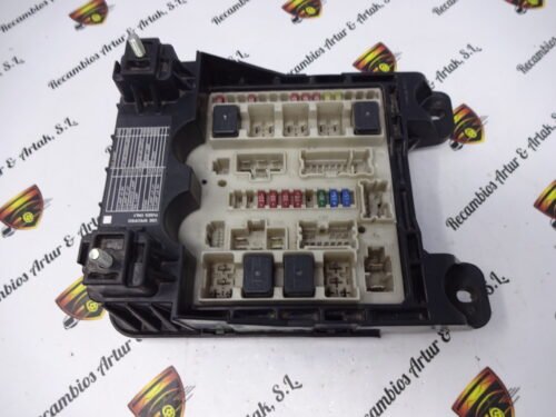 Caja de fusibles Nissan Cabstar 284B6MB40A 7G30 OW J1605