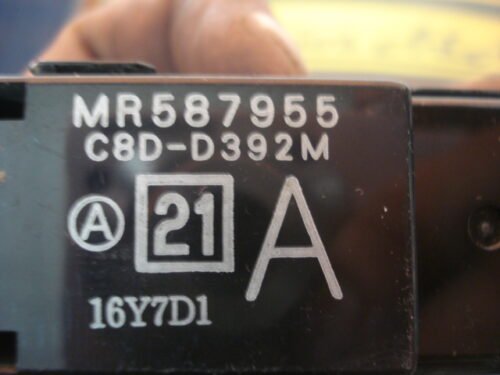 Botonera elevalunas Mitsubishi L200 MR587955 C8D-D392M