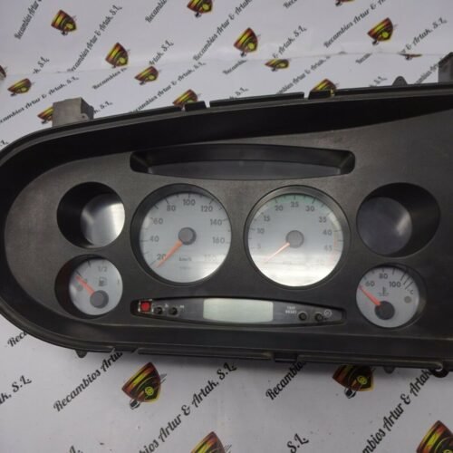 Cuadro de instrumentos / Iveco Daily 500366403 L99 D-78052 VDO 1551.60100100