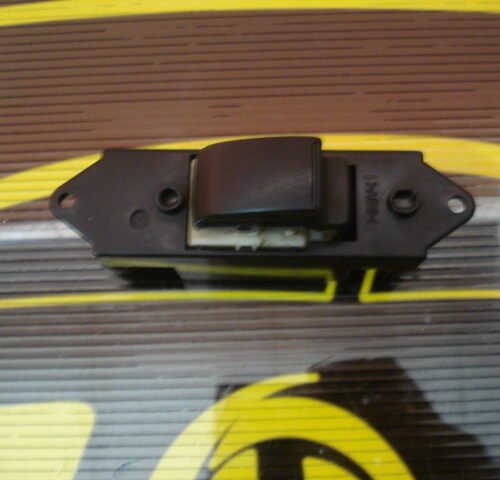 Botonera Elevalunas Mitsubishi Colt  MR587944 C8D-D411M-B