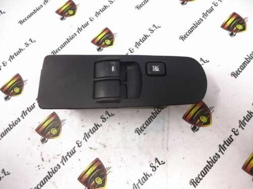 Botonera elevalunas Mitsubishi Colt MR587959 C8D-D342M