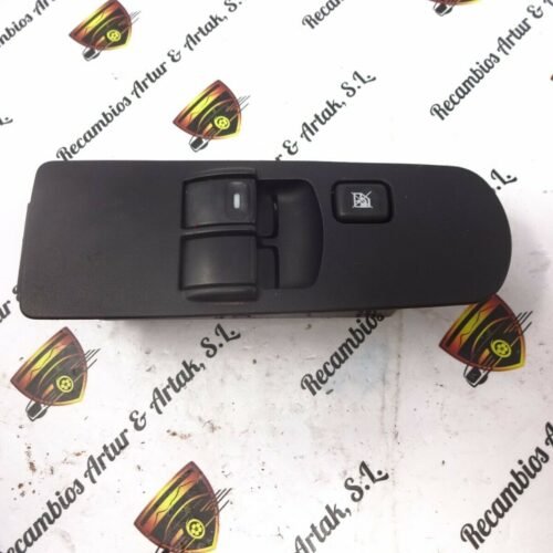 Botonera elevalunas Mitsubishi Colt MR587959 C8D-D342M