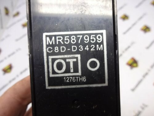 Botonera elevalunas Mitsubishi Colt MR587959 C8D-D342M