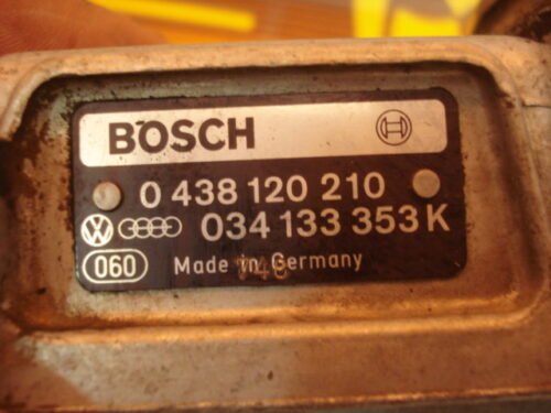 DSC06453 Caudalímetro Audi 80 90 100 VW 034133353K BOSCH 0438120210