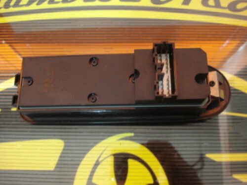 Botonera Elevalunas MITSUBISHI CARISMA MR213984 SMR213984 51461Z0A