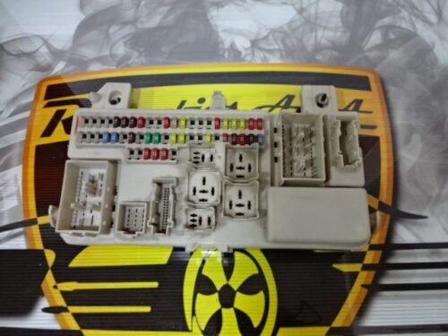 Caja de fusibles Mazda BS4J66730B  BS4J 66730 B 519200000