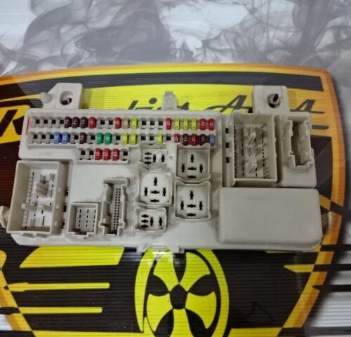 Caja de fusibles Mazda BS4J66730B  BS4J 66730 B 519200000