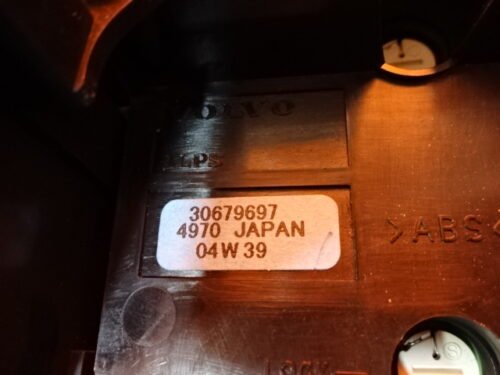 Panel de control de radio con pantalla Volvo XC90 30679226 04W39 30679697