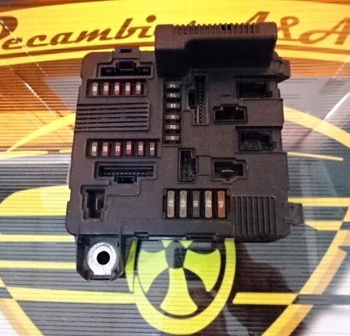 S118399300I S118399300 I 8200306033 Caja de fusibles Renault Megane Scenic S118399300I S118399300 I 8200306033
