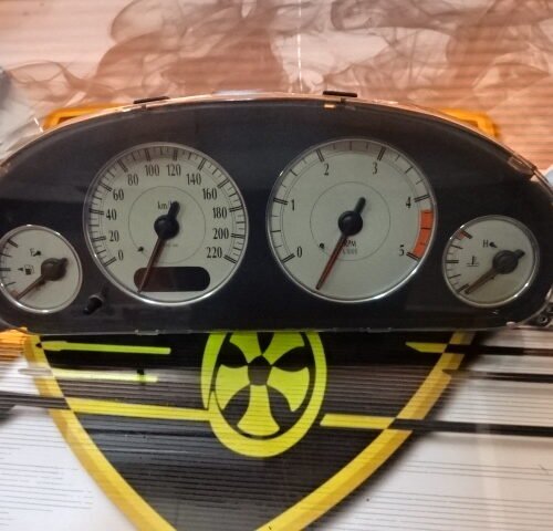 Cuadro de instrumentos  Chrysler Voyager P05082528AC