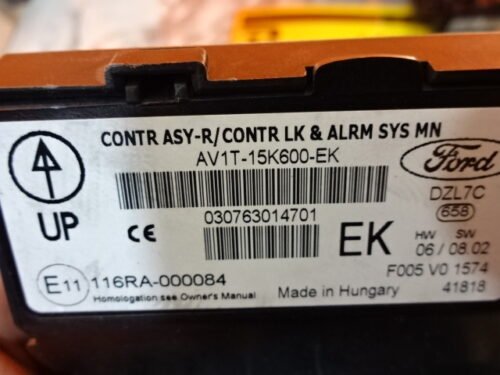 Caja de fusibles FORD FIESTA AV1T15K600EK AV1T-15K600-EK F005VO1574