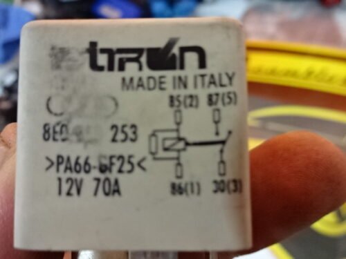Relé  Relay / VW AUDI SEAT SKODA 8E0951253 8EO951253 NR.614