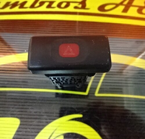 Interruptor de emergencia Hazard switch Nissan Terrano LK