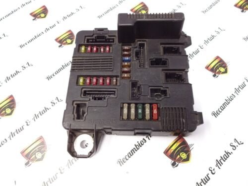 Caja de fusibles Renault Megane Scenic 8200262385A S118399300E S118399300 E