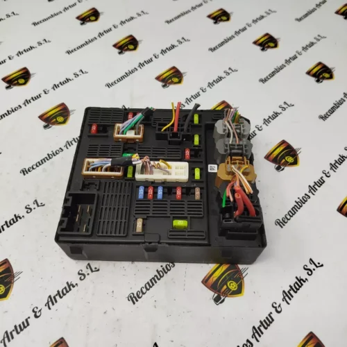 Caja de fusibles RENAULT 284B66346R SW 0709