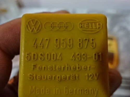 Elevalunas relé Audi 447959875 HELLA 5DS00443301 5DS004433-01