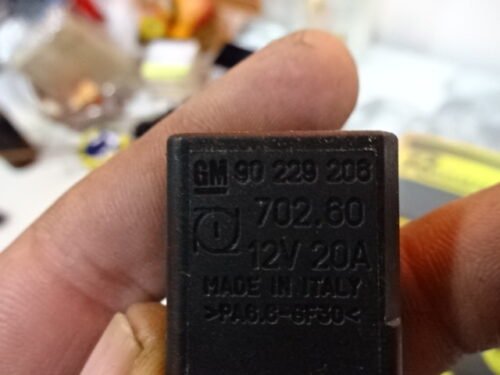 Relé Opel Saab 90229208 70260 12V 20A
