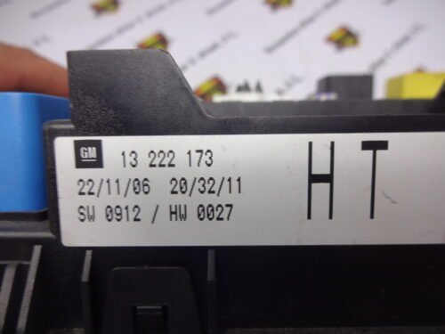 Caja de fusibles Opel Astra H 13222173 13222173HT 5DK00866933