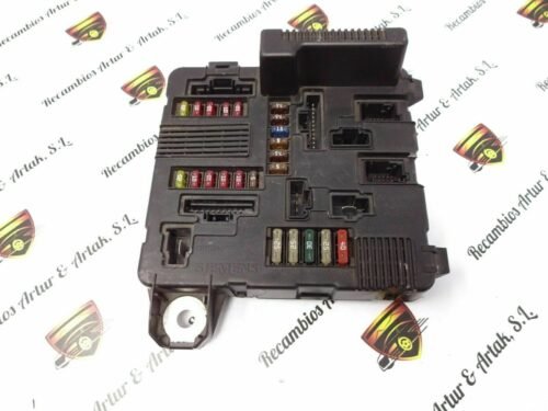 Caja de fusibles Renault Scenic Megane 8200306033C S118399300M UPC X84 N3