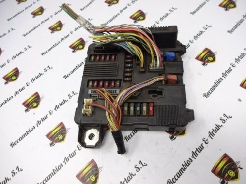S118399200B Caja de fusibles Renault Scenic Megane 8200306032 S118399200B UPC X84 N2 UPC N2