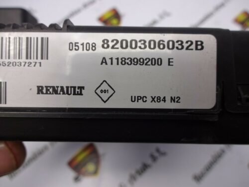 BSI Caja de fusibles Renault Megane 8200306032B S118399200E