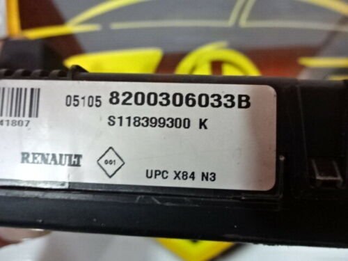 Caja de fusibles Renault Megane UPC X84 N3 8200306033B S118399300K