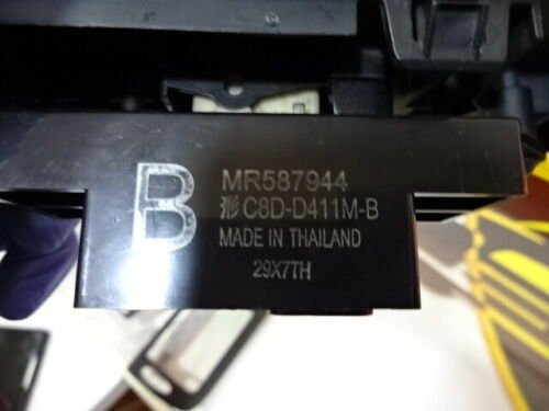 Botonera Elevalunas Mitsubishi Colt MR587944 C8D-D411M-B C8DD411MB