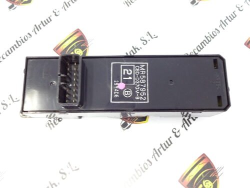 Botonera Elevalunas Mitsubishi L200 MR587952 C8D-D370M-B 29Y4D6