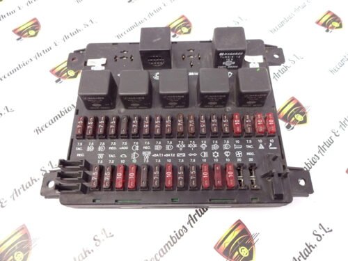 Caja de fusibles Nissan 24063D4900 24063-D4900 25230D6200