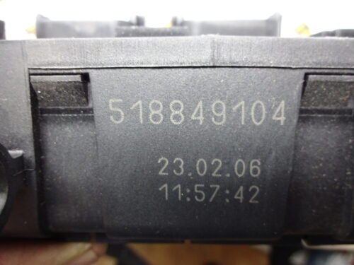 Caja de fusibles  Renault  5010590677 F00 5010590677F00 518849104