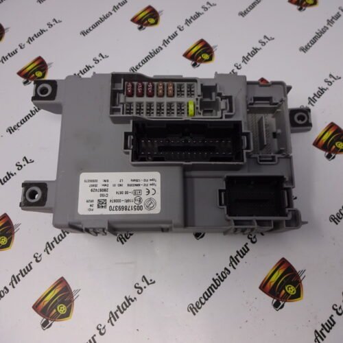 Caja de fusibles  Fiat 500 00517869370 517869370 C150 28097429
