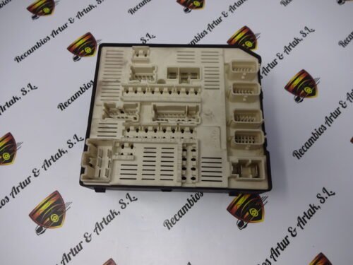 Caja de fusibles  Renault Megane 284B60168R USM BD95L1 M5 915991E01