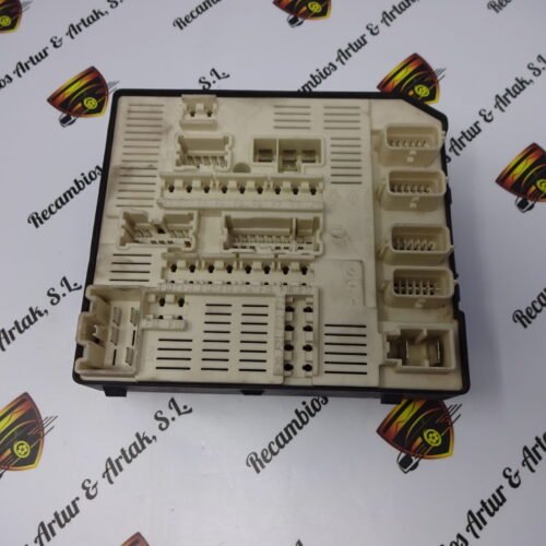 Caja de fusibles  Renault Megane 284B60168R USM BD95L1 M5 915991E01