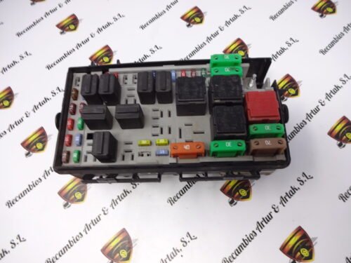 Caja de fusibles OPEL Corsa 013217392  13217392 EF 13217392EF 00025501