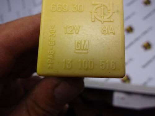 Relé Rele Relay OPEL 13100516 669.30 12V