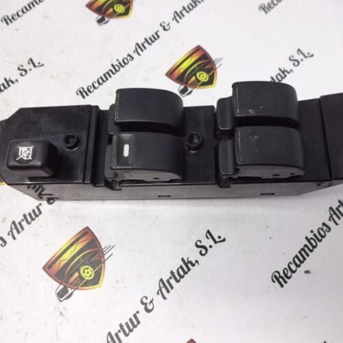 Botonera Elevalunas MITSUBISHI OUTLANDER MR502231 C8D-D302M