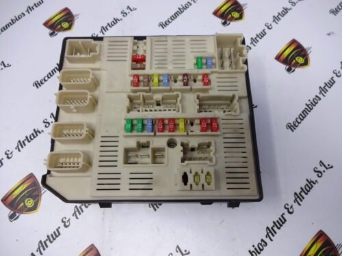 Caja de fusibles  Renault Laguna 284B60012RA 284B60012R-A USMD-PTF