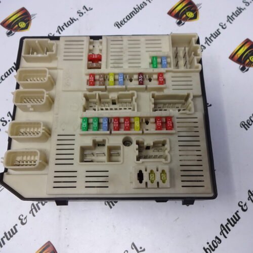 Caja de fusibles  Renault Laguna 284B60012RA 284B60012R-A USMD-PTF